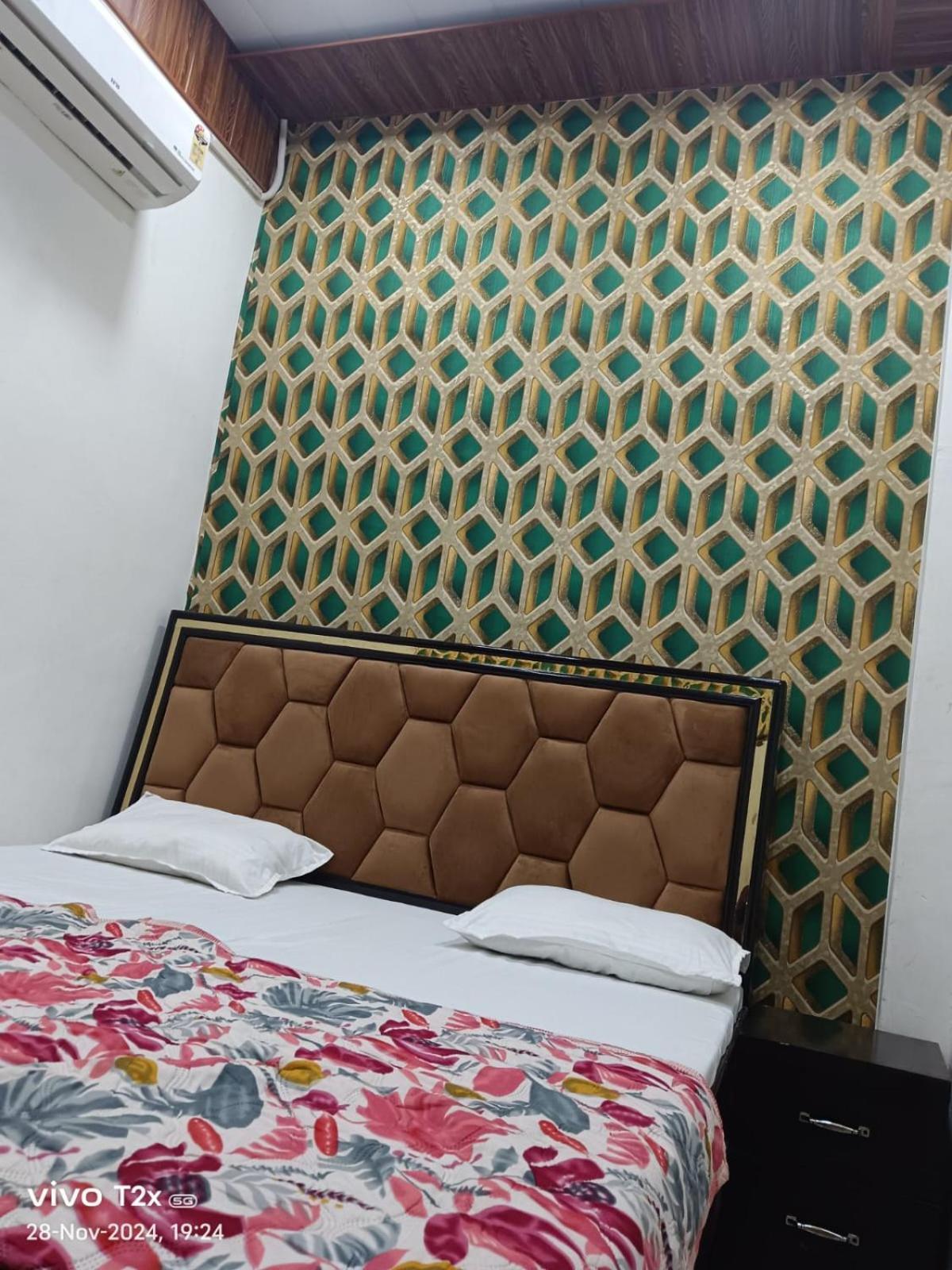 Hari Krishnam Residency Hotell Mathura Eksteriør bilde